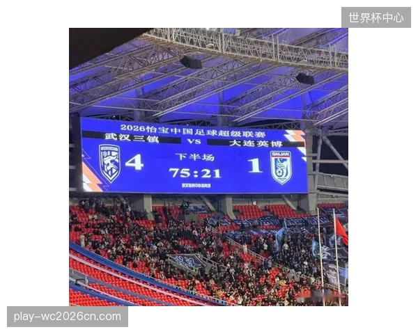 武汉三镇防守端漏洞百出，里卡多·罗德里格斯需对后防线进行重组。